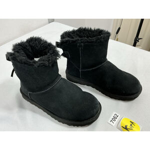 Womans Excellent Condition Uggs Mini Bailey Bow Metal Graphic Boots 7 Black